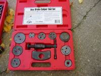 Brake caliper compression tool